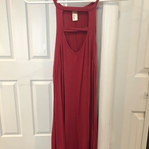 Dark pink dress, strapping front